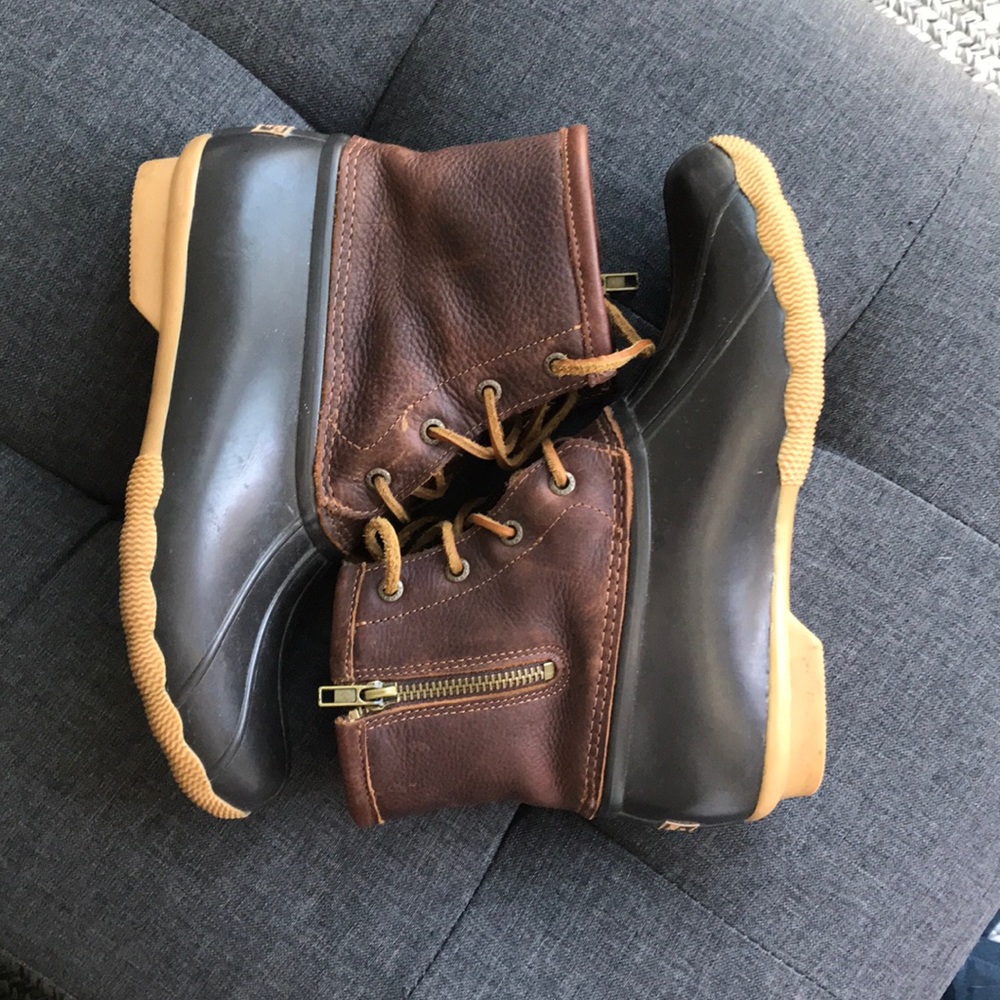 Hardly worn sperry duck boot. Perfect condition